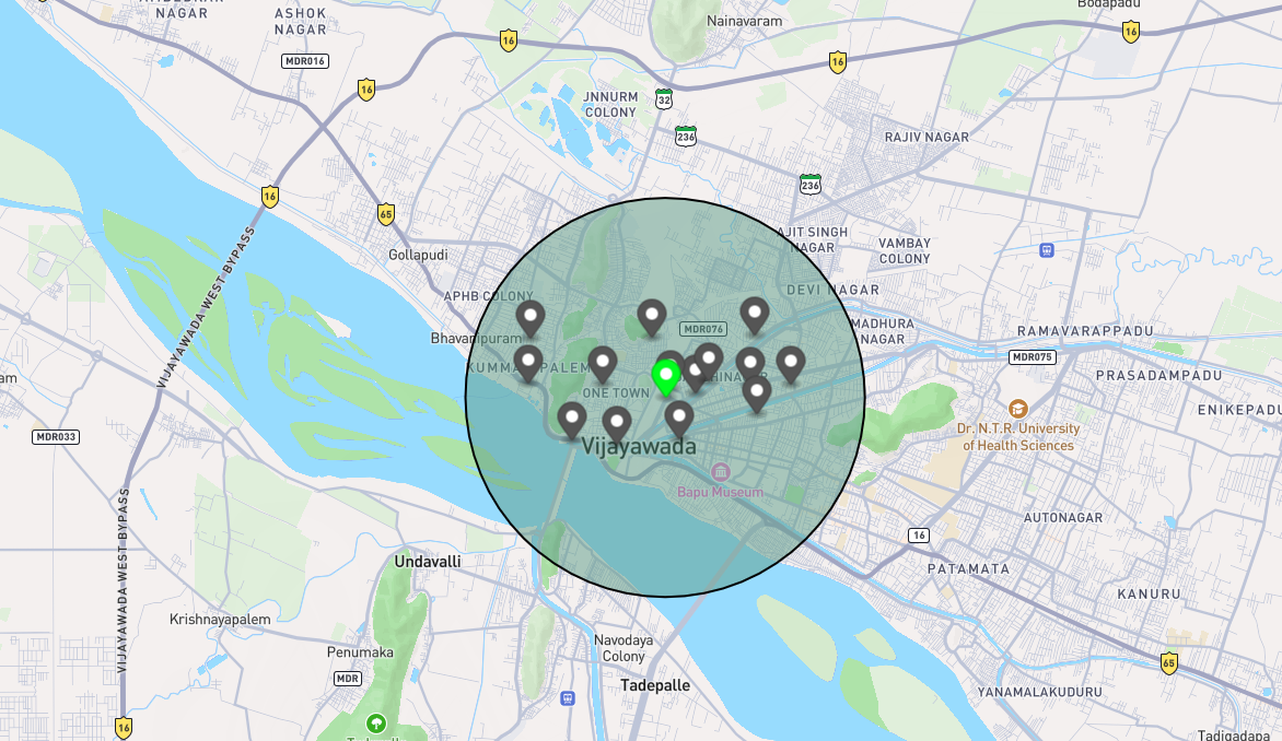 Map showing a green passenger marker with a 3 km radius and black markers representing nearby drivers.